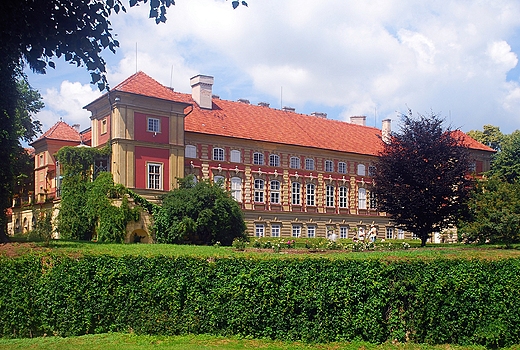 Zamek Lubomirskich i Potockich w acucie.