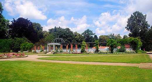 Zamek Lubomirskich i Potockich w acucie. Park zamkowy. Pergola.