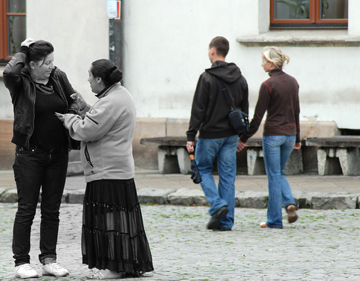 Rynek w Kazimierzu Dolnym. Cyganka prawd Ci powie