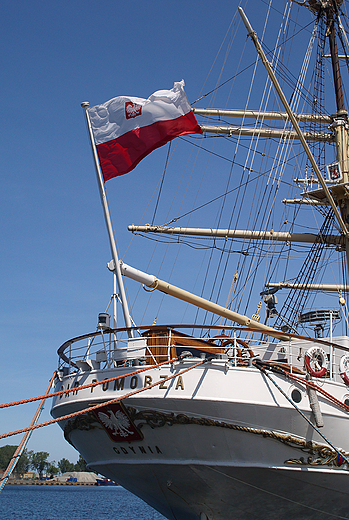 Gdynia. Bandera na Darze Pomorza.