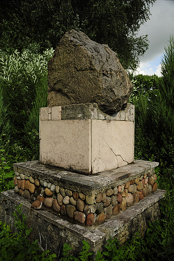 Strzakw - pamitkowy pomnik
