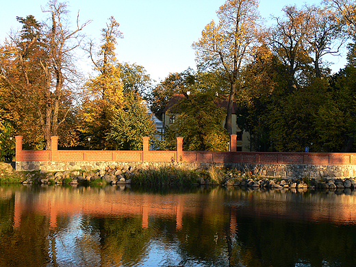 Park zamkowy w jesiennym Socu