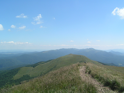 Bieszczady - Poonina Caryska. Na drugim planie Gniazdo Tarnicy