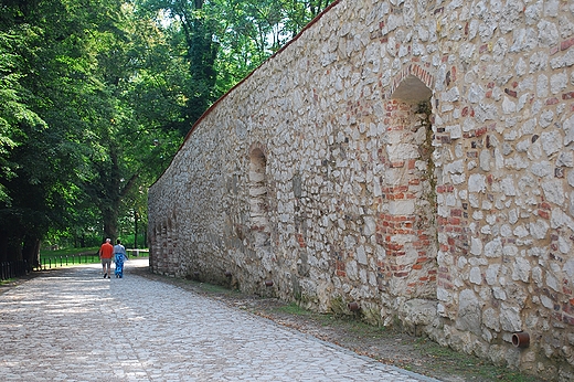 Opactwo OO. Benedyktynów w Tyńcu. Mury klasztorne.