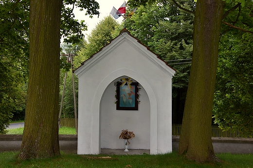 Pniw - jedna z czterech kapliczek przy kociele parafialnym