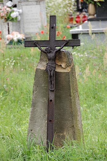 Pniw - cmentarz parafialny