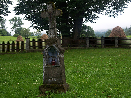 Cmentarz przy cerkwi w Rwni