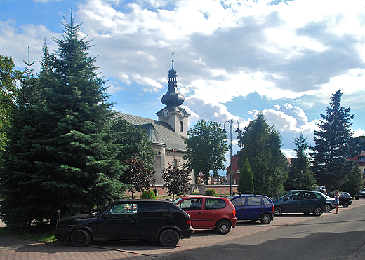 Czarny Dunajec. Widok z rynku na Koci parafialny.