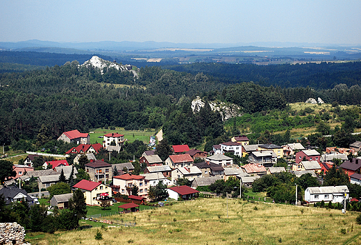 Ogrodzieniec. Panorama Jury Krakowsko-Czstochowskiej z ruin zamku.