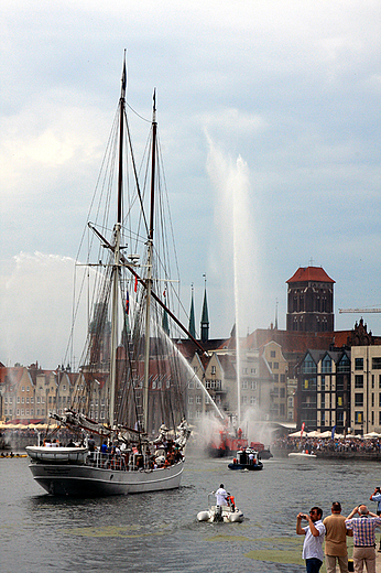 Gdask, XV edycja Baltic Sail 2011, parada aglowcw na Motawie