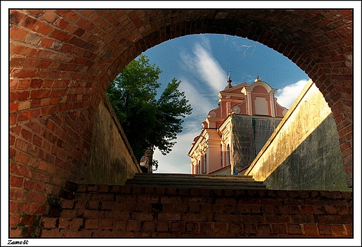 Zamo - Furta Wodna w tle remontowany klasztor Klarysek