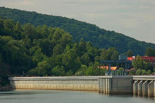 Solina - widok zapory od strony jeziora