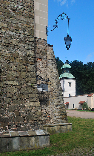 Renesansowy zamek w Suchej Beskidzkiej.