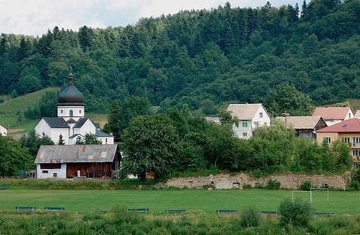 Myczkowce - ruiny zabytkowego kamiennego spichlerza z 1 po. XVII w.