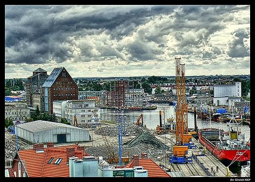 Widok z latarni morskiej na port. Koobrzeg.