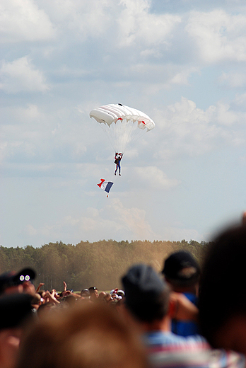 Air Show 2009 - spadochroniarze rozpoczli oficlan cz imprezy
