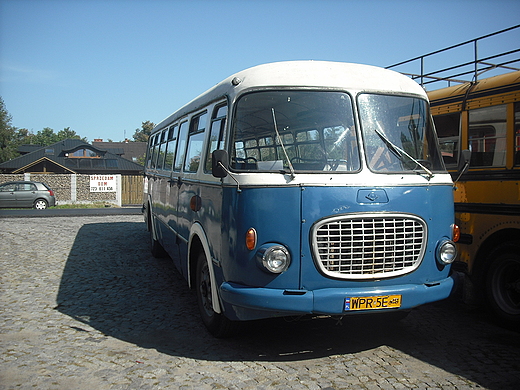 Otrbusy. Muzeum Motoryzacji i Techniki. Autobus Jelcz 043.