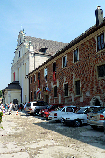 Krakw-Mogia - koci i mur klasztorny opactwa cystersw
