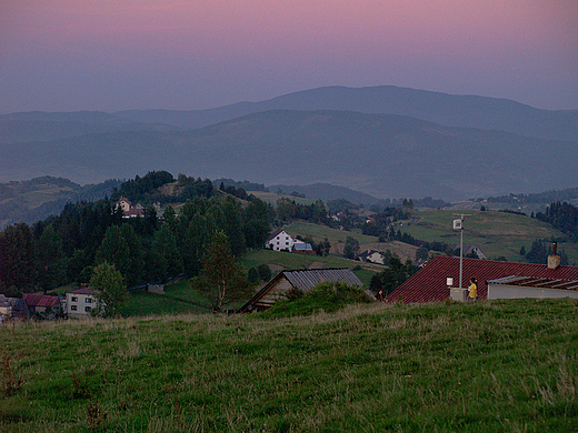 Wieczr w Beskidzie laskim.