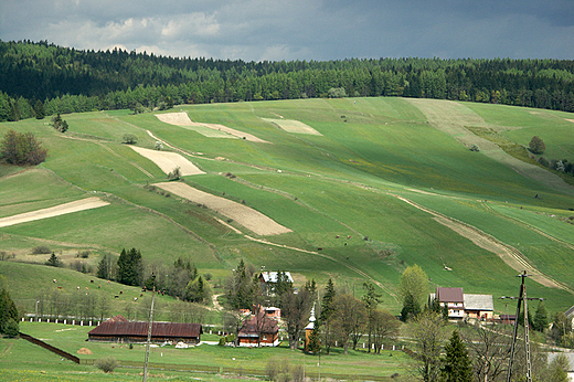 Mochnaczka Nina. Centrum wsi z cerkwi p.w. w. Michaa Archanioa