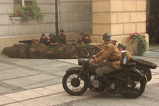 Kalisz. Obchody 70 rocznicy wybuchu II wojny - Niemcy szturmuj ratusz