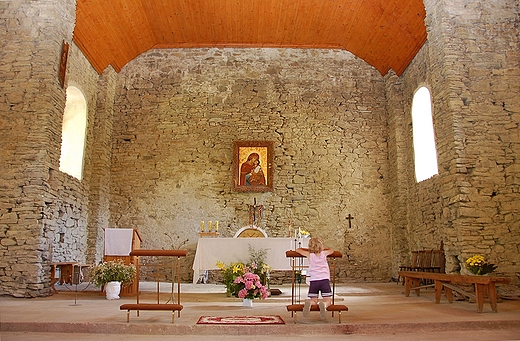 opienka - prowizoryczny otarz z kopi ikony Matki Boskiej w cerkwi