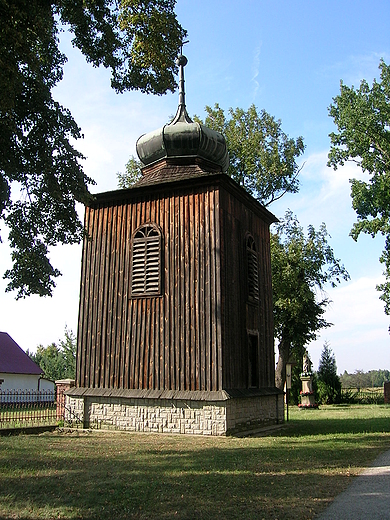 Drewniana dzwonnica w Zaborowie.