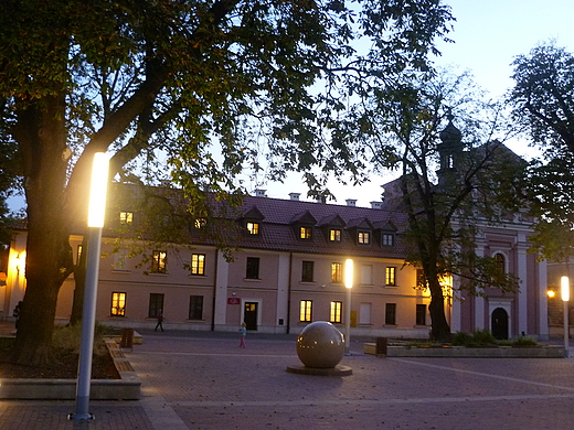 Rynek Wodny i dawny klasztor klarysek