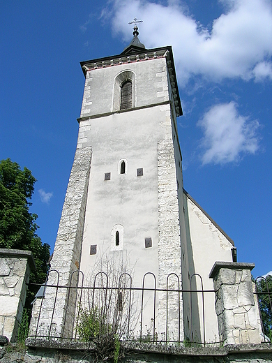 Gotycki kościół z 1360 r.,p.w. Wniebowzięcia N M P w Czarnocinie