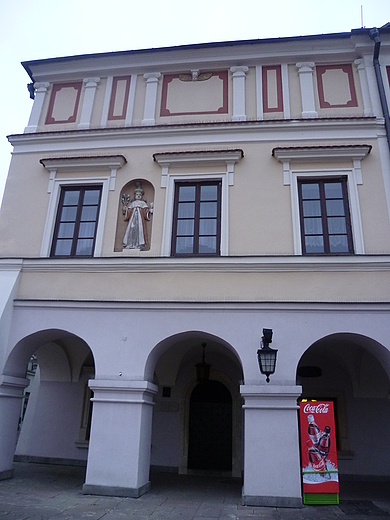 kamienica Pod w. Kazimierzem z jego figur