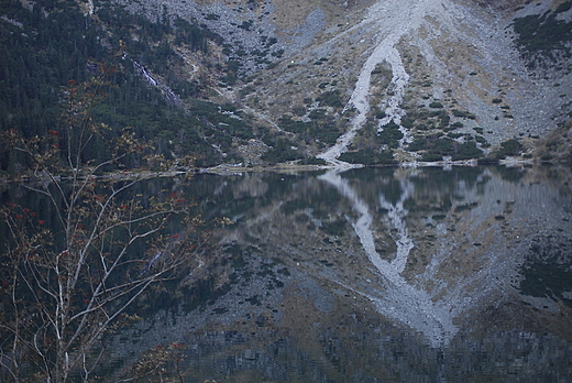 Jesienna cisza nad Morskim Okiem