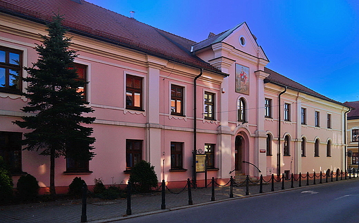 ywiec. Klasycystyczny budynek Biblioteki Samorzdowej.