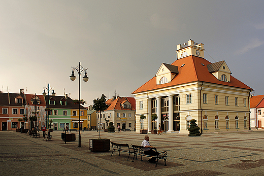 czyca - rynek i miejski ratusz