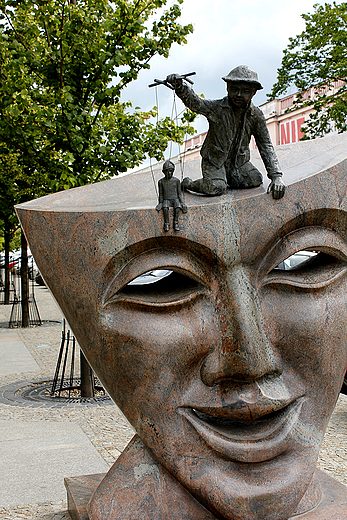 Biaystok - pomnik z mask