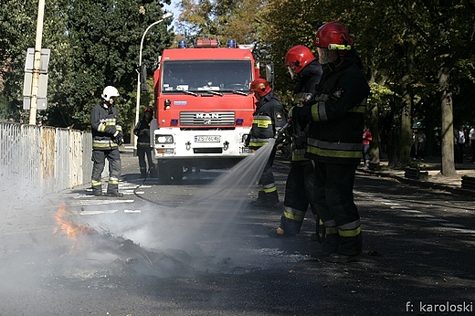 Protest stoczniowcw, stra gasi opony