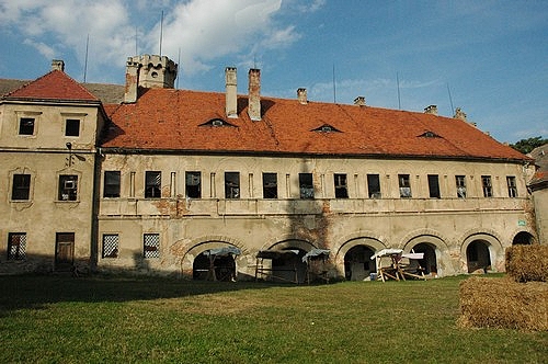 Gogwek - skrzyda zniszczonej rezydencji Oppersdorffw