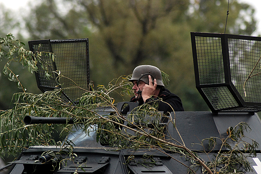 Bzura 2009 - niemiecki żołnierz na nasłuchu