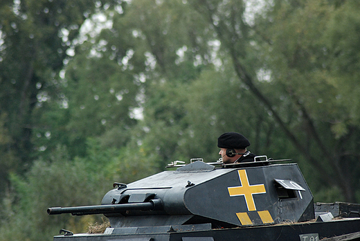 Bzura 2009 - niemiecki czołg podczas ataku
