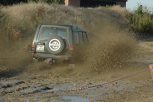 Rajd 4x4. Widowiskowe bryzgi bota