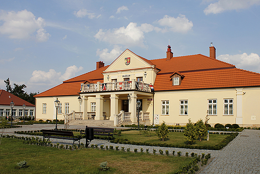 Leajsk - Muzeum Ziemi Leajskiej we dworze starociskim