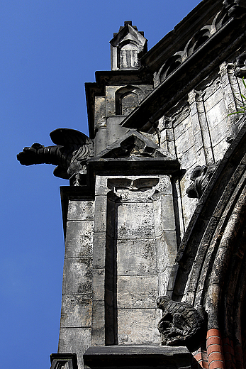 Żyrardów - zdobienia neogotyckiego kościoła