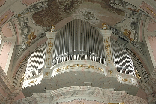 Dukla - wspczesne organy w barokowym kociele parafialnym
