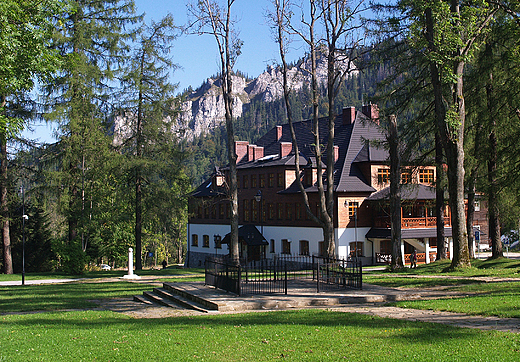 Zakopane. Dawny dwr w Kunicach.Obecnie siedziba TPN.