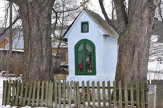 kapliczka przy drodze