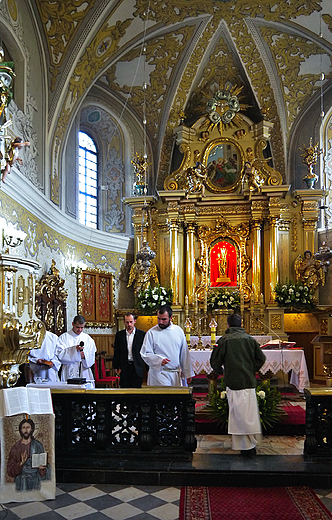 Sanktuarium Matki Boej Leniowskiej Patronki Rodzin w arkach.