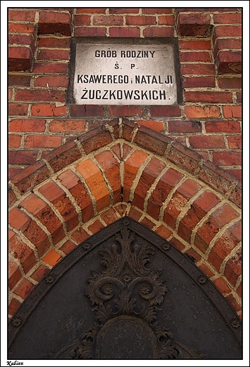 Kalisz - Cmentarz Katolicki na Rogatce_wiekowe grobowce rodzinne