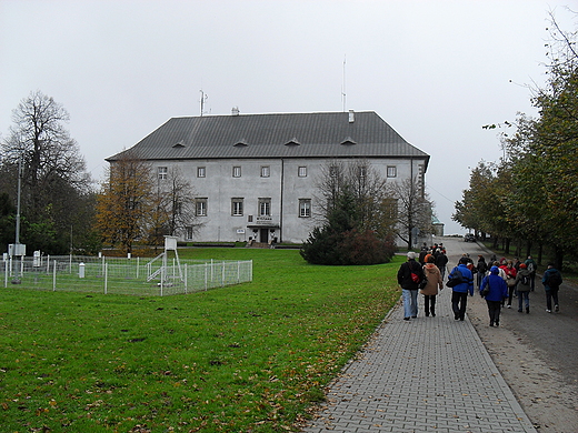 wity Krzy-budynek z Muzeum Przyrodniczo-Leniczym
