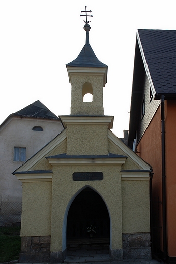 Plac NMP w Wambierzycach - kaplica: azarzu wyjd z grobu)