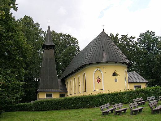 Koci p.w. Matki Boskiej Szkaplerznej z 1851r., w Kamesznicy