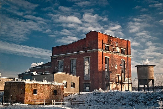 Opustoszay budynek suwalskiej elektrowni.